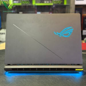 01 Gaming Laptop Asus ROG G615LW (RTX 5080 16GB)