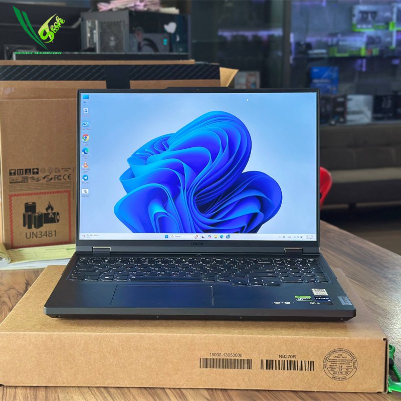 01 Gaming Laptop Lenovo Legion Y9000P