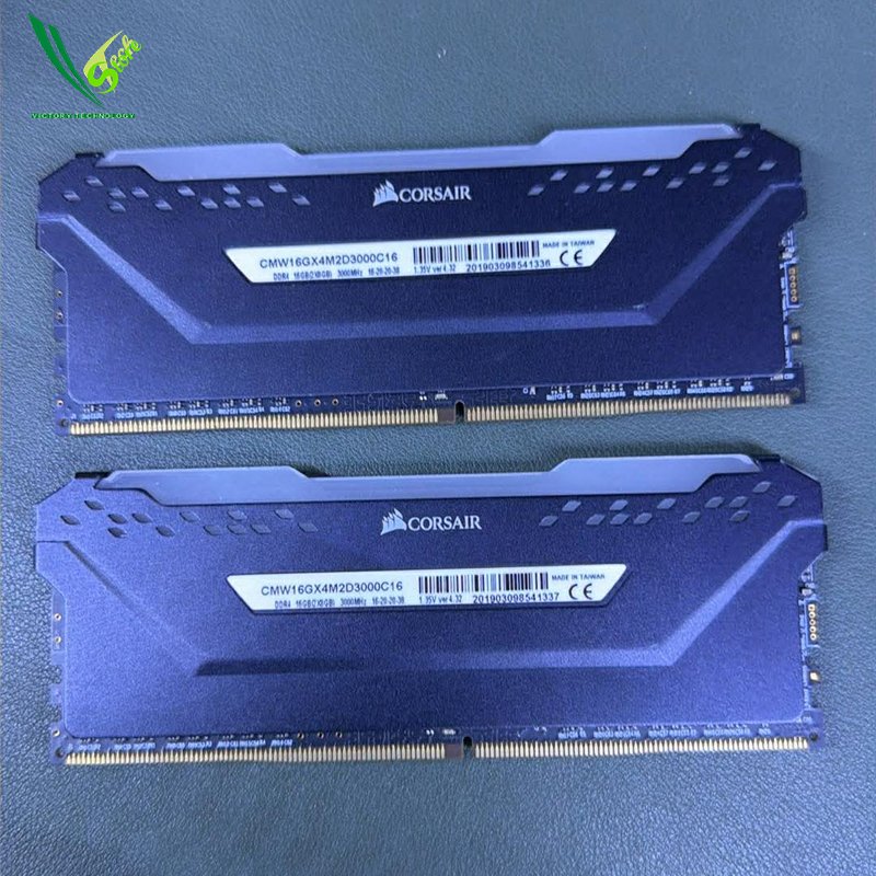 03 DDR4 8G X2 (16G) Corsair RGB 3000Mhz