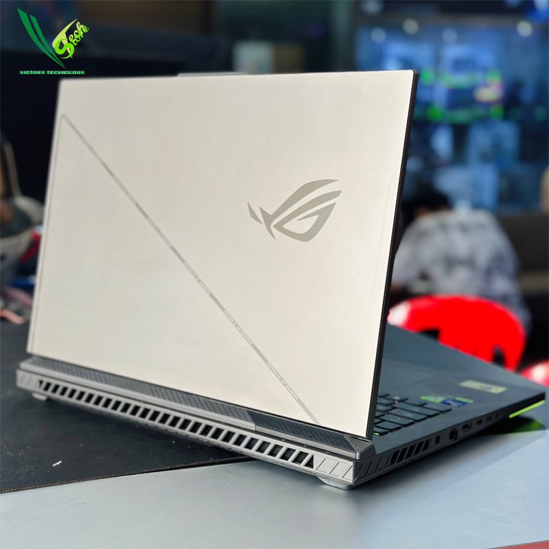 01 980$ Gaming Laptop Asus ROG Strix G18 (RTX4050 6GB)