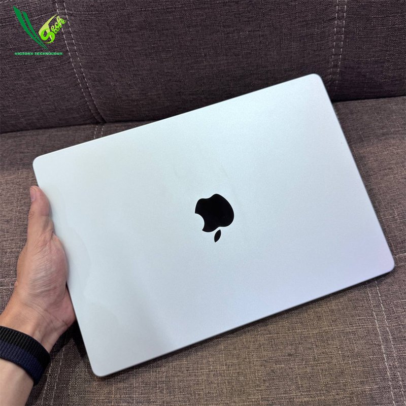 01. 1450$ MacBook Pro M5